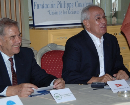 Nomination de Jesús Ferreiro comme parrain d'honneur de la Fondation Philippe Cousteau "Union des océans". L'amiral Gabriel Portal et Jesús Ferreiro.