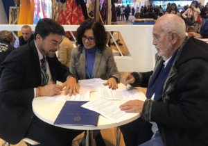 Signing of the agreement between Alicante City Council and the Titanic Foundation, for the exhibition "TITANIC: The Reconstruction" in Alicante. Luis Barcala, Mayor of Alicante, Mª Dolores Padilla, Councillor for Culture and Jesús Ferreiro, President of the Titanic Foundation. FITUR. Madrid, 2019.