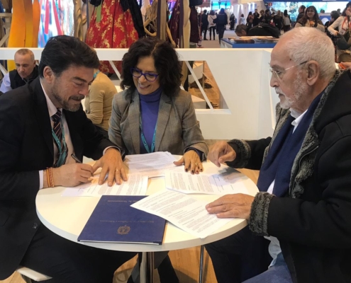Signing of the agreement between Alicante City Council and the Titanic Foundation, for the exhibition "TITANIC: The Reconstruction" in Alicante. Luis Barcala, Mayor of Alicante, Mª Dolores Padilla, Councillor for Culture and Jesús Ferreiro, President of the Titanic Foundation. FITUR. Madrid, 2019.